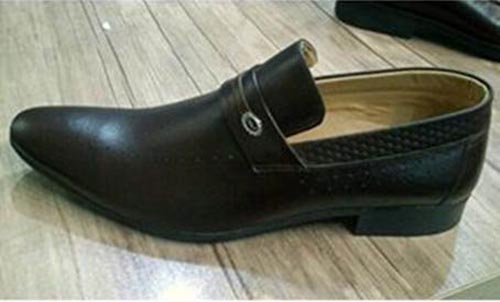 یکی از انواع محصولات کفش تولیدی در ایران-کانال تلگرام کفش عمده اصفهان 